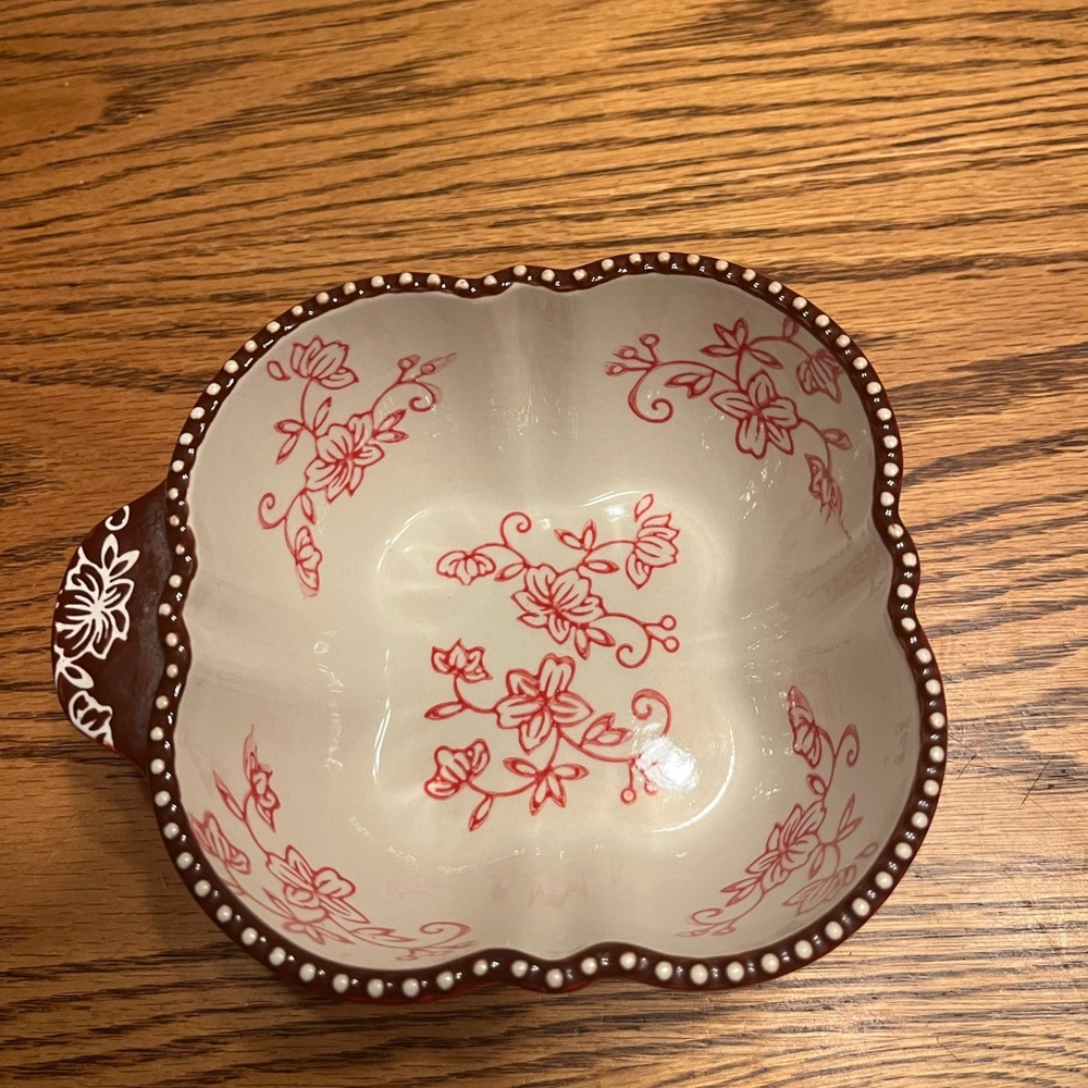 Temp-tations by Tara Floral Lace Rounded Square 16 Oz. Bowl Size Red and White